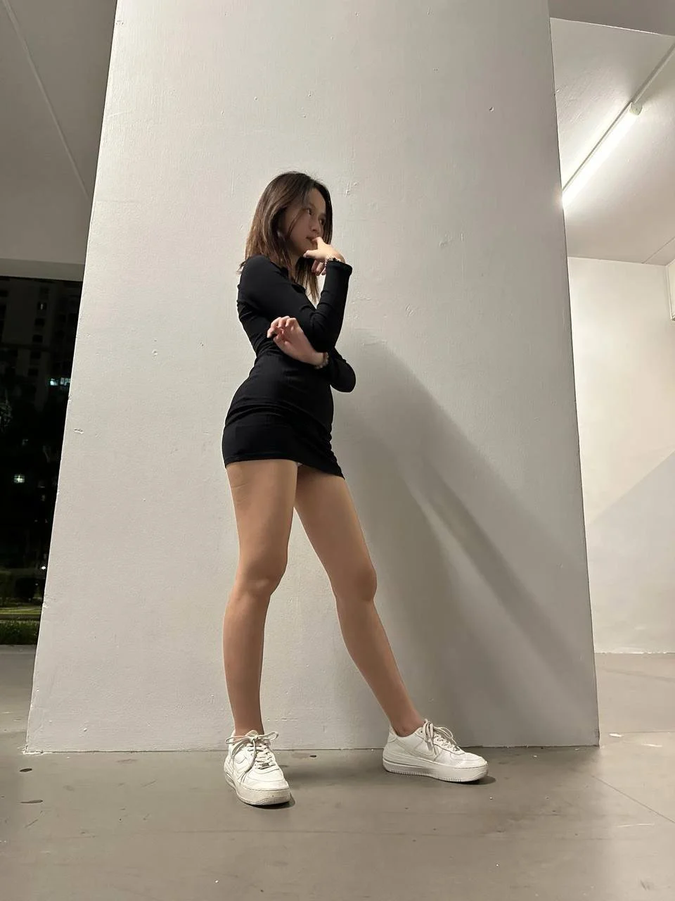 xmm sg singapore loves to tease in public at the lift lobby image 35