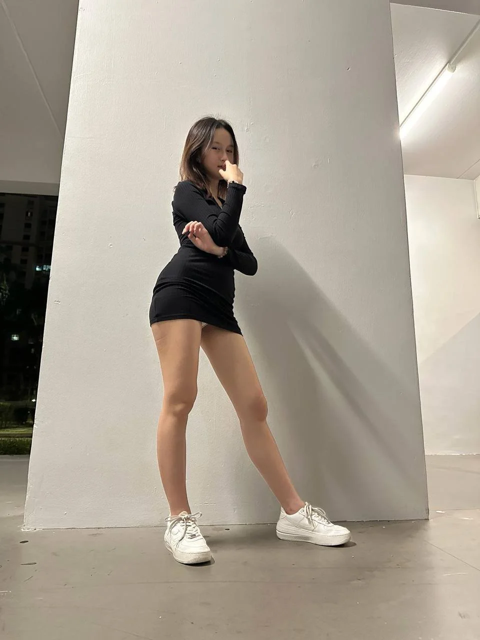 xmm sg singapore loves to tease in public at the lift lobby image 45