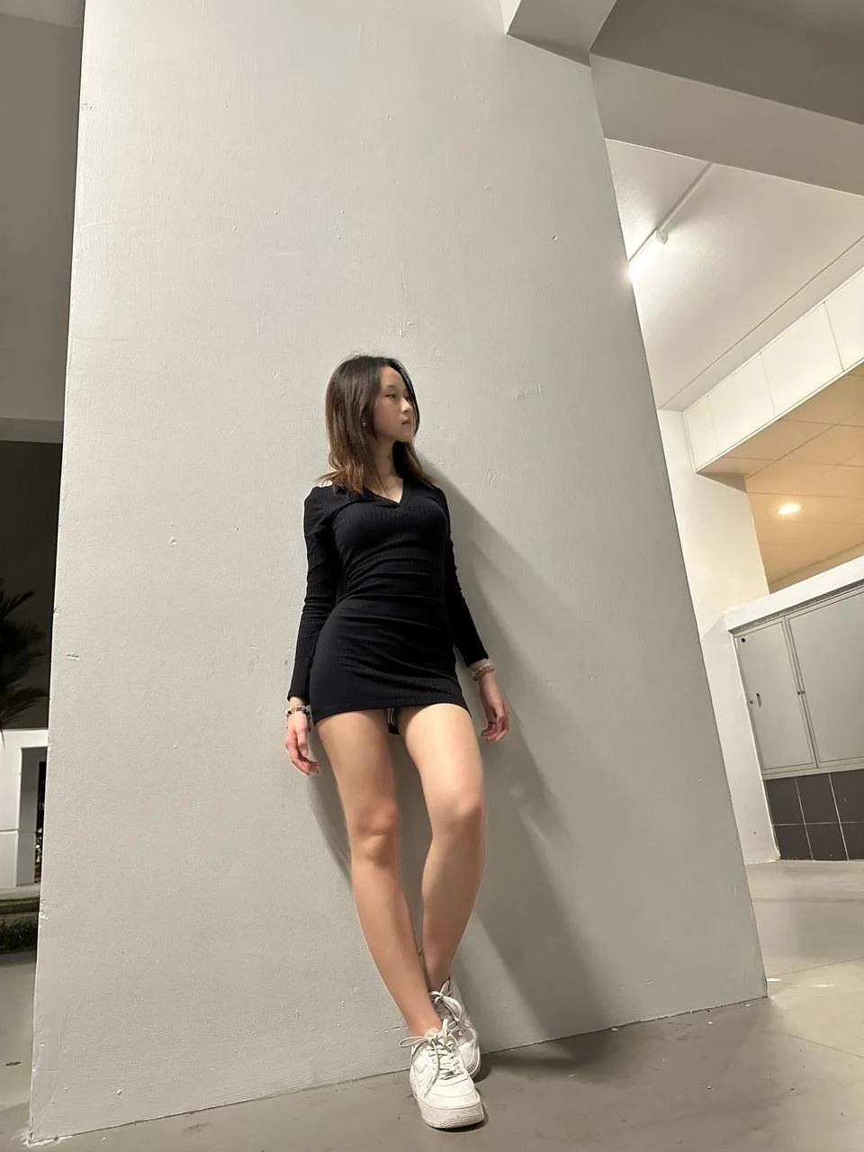xmm sg singapore loves to tease in public at the lift lobby image 5