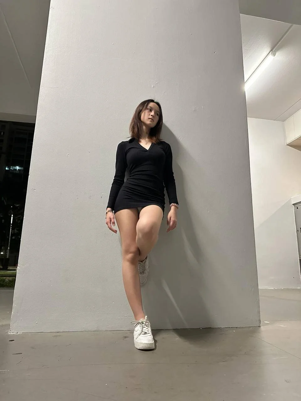 xmm sg singapore loves to tease in public at the lift lobby image 6