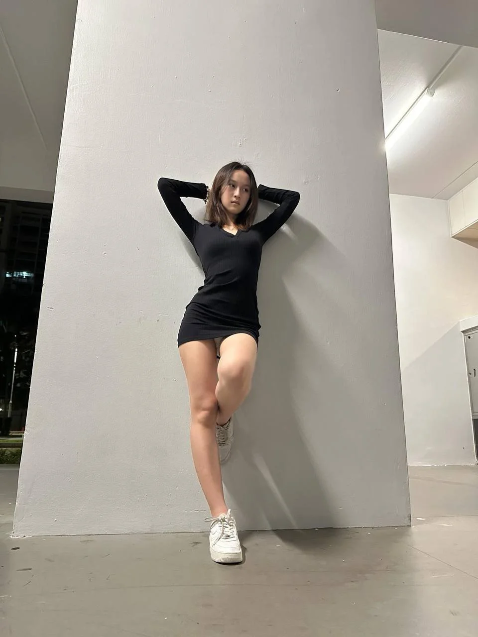xmm sg singapore loves to tease in public at the lift lobby image 7