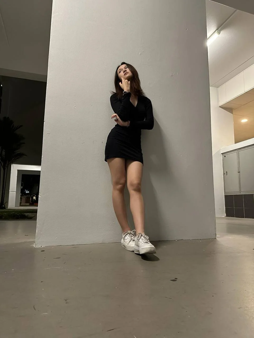 xmm sg singapore loves to tease in public at the lift lobby image 8