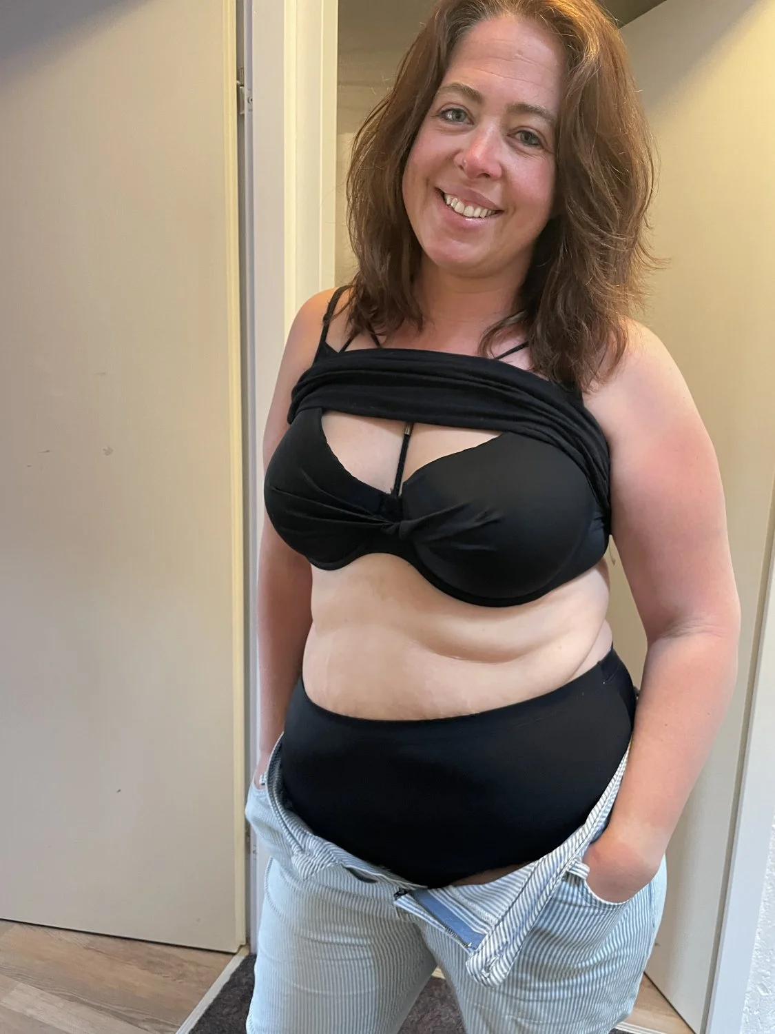 Amazing sexy chubby milf image 16
