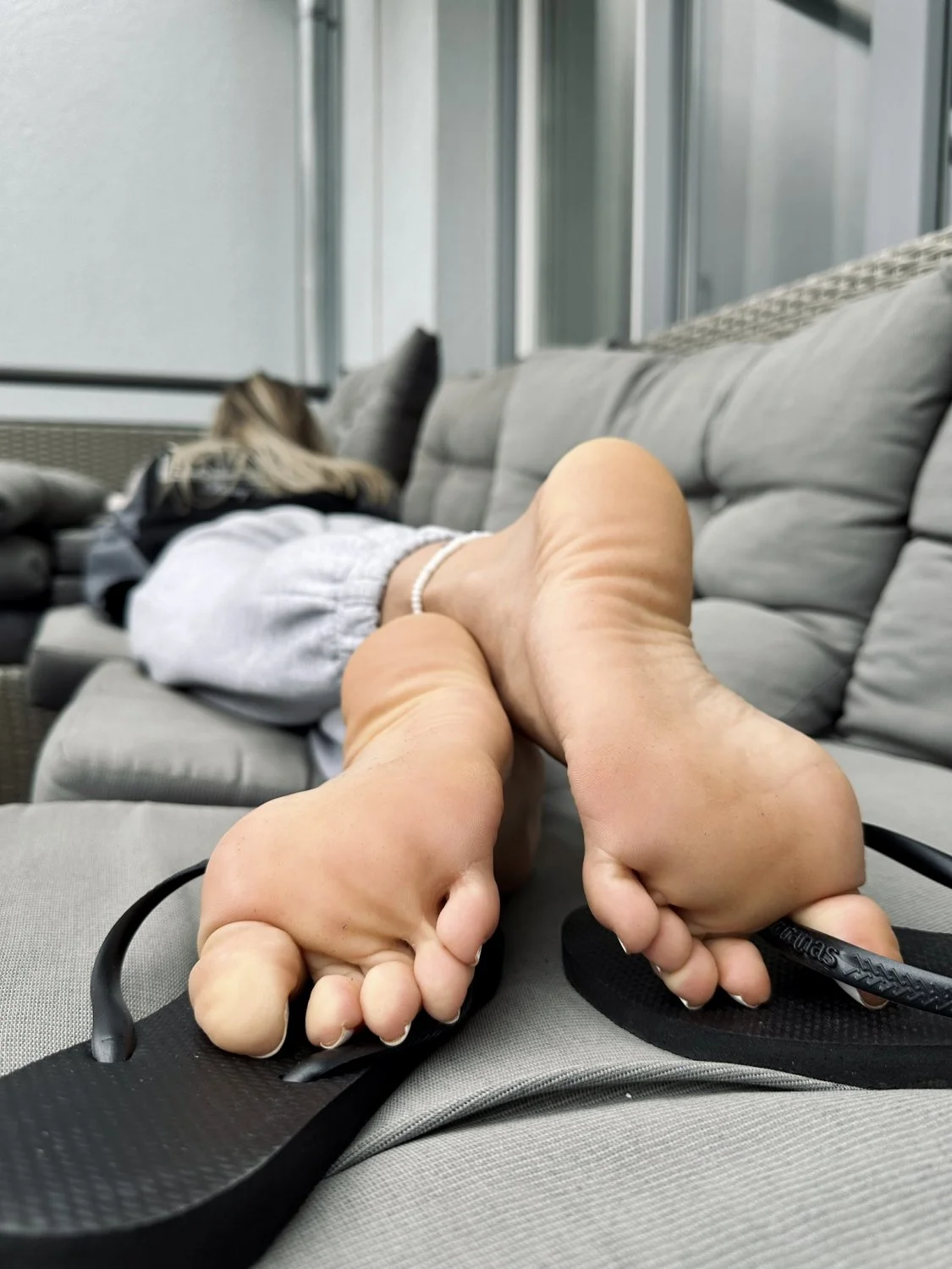 Blonde mommy soles image 9