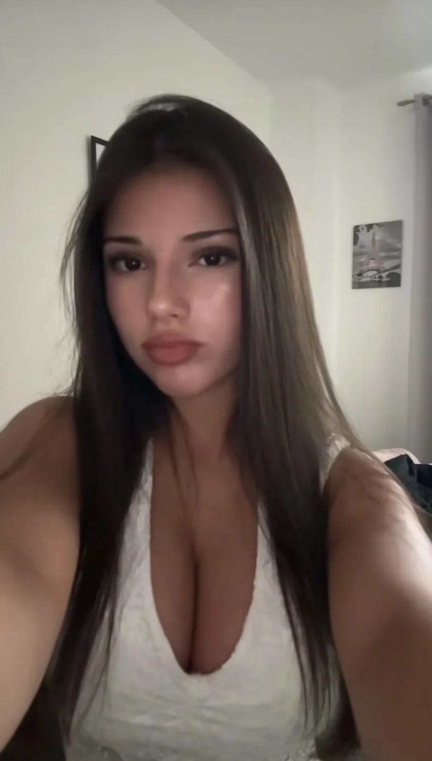 Teen whore with Huge tits main image