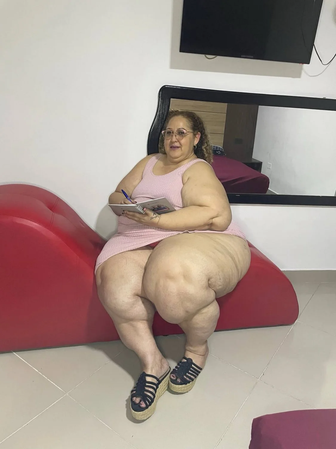 Latinas got some of the curviest bodies to goon to image 2