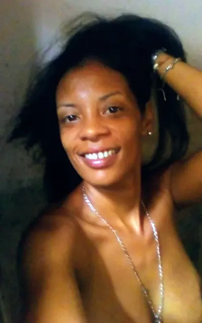LINDA TARDE BESOS DE SU PUTA LA MAS ADICTA AL SEXO KENYA LEYVAS cover image