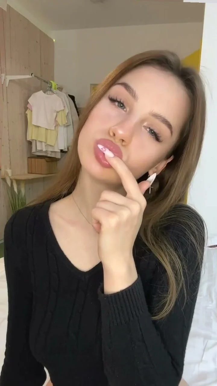 🔞 Hot horny round ass nude cumming hard pussy 😈🍑 Check OF now image 4