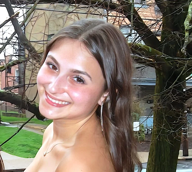 Sophie college blowjob image 4