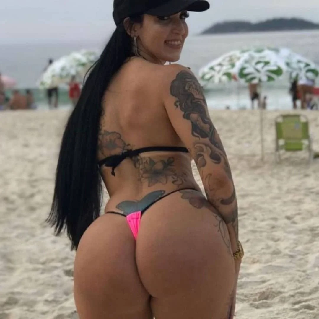 Elisa Sanches Sexy image 2