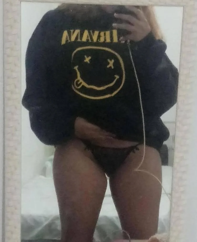 Vazou a prima gótica safada image 11