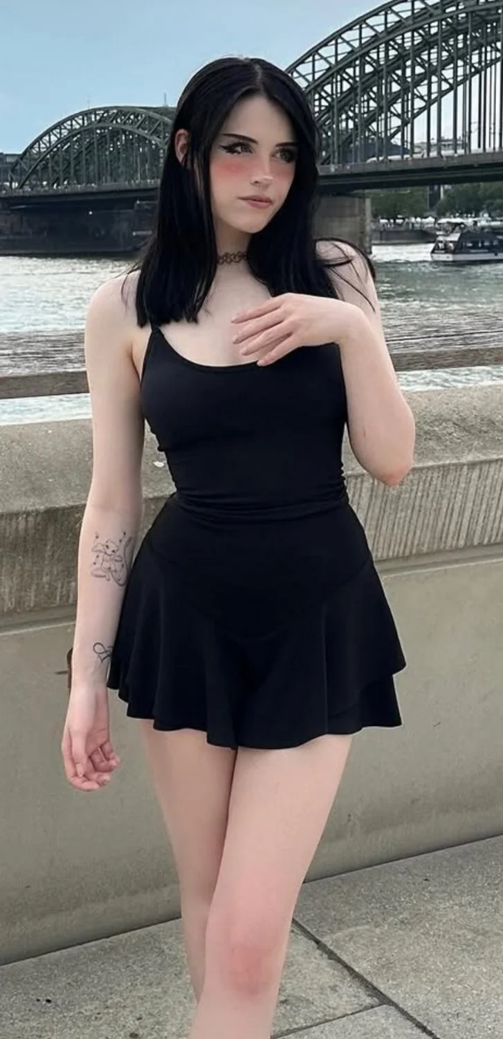 Lisa dressed up like a slut with ai(shadow) image 20