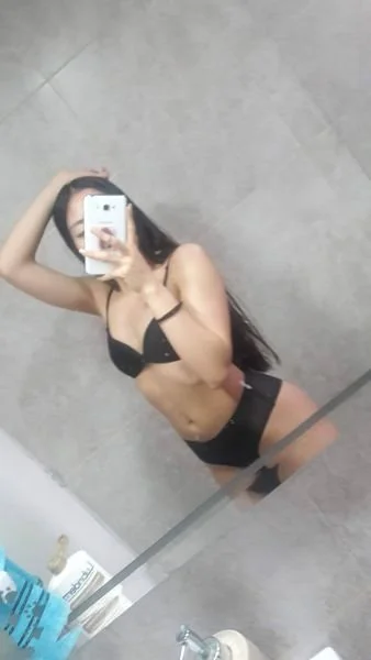 Rica morra flaquita le manda fotos al novio image 19
