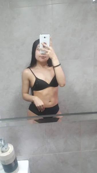 Rica morra flaquita le manda fotos al novio image 9