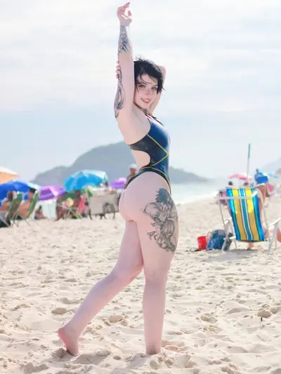 Tributo até gozar pra ela imaginando um grande preto fodendo com ela!! cover image