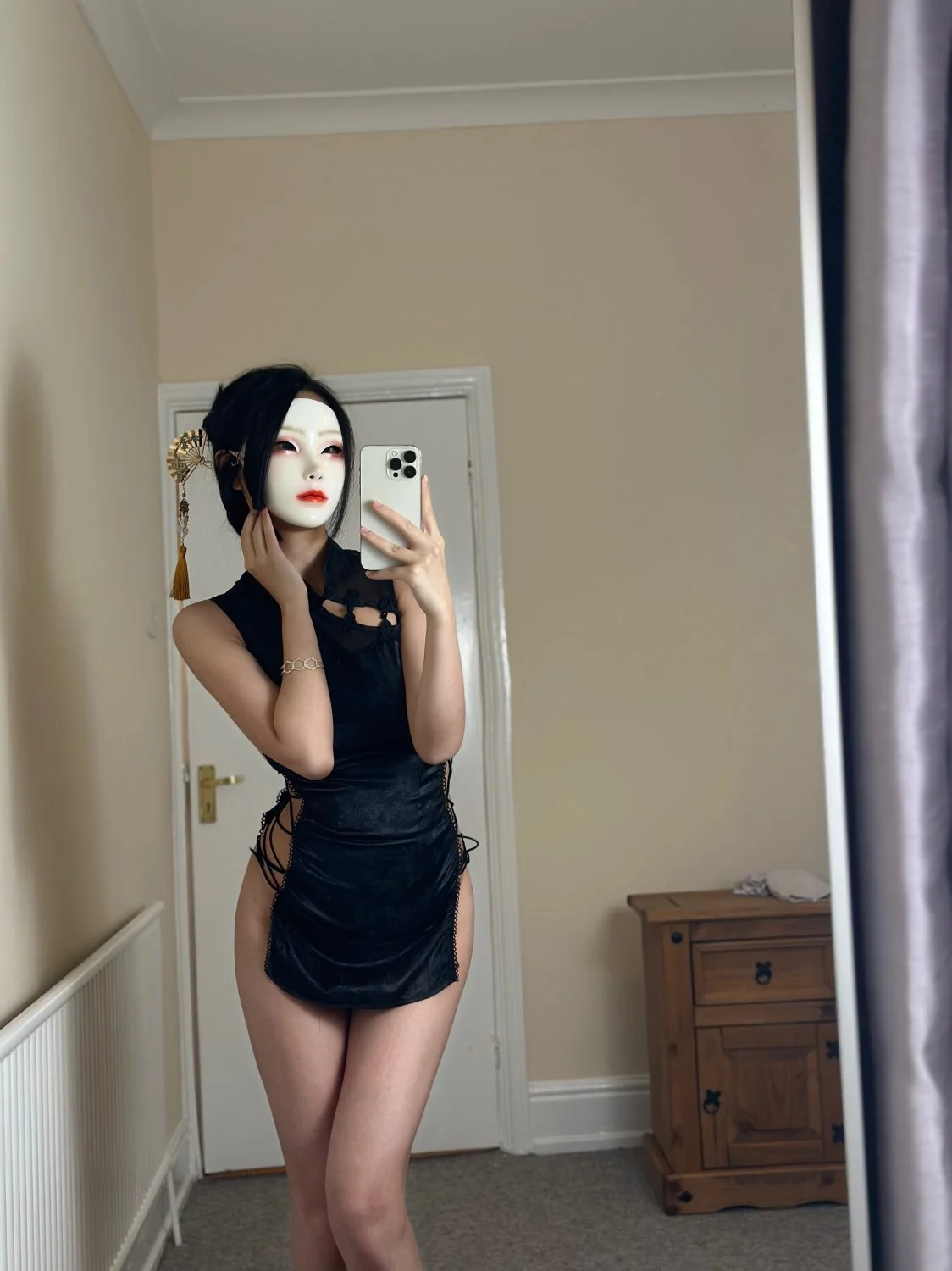 Looking at my booty main image