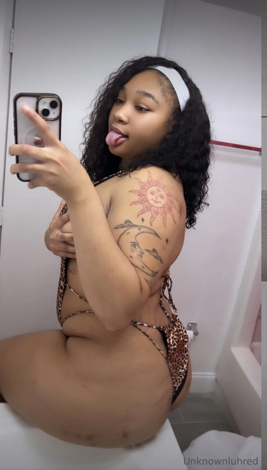 Unknownluhred aka Luhreddoll twerking (New!!!!) image 4