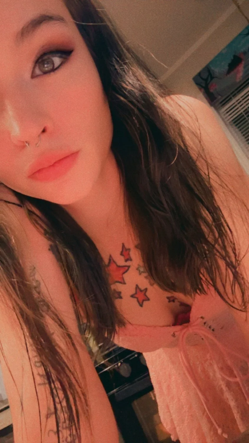 Me or alina rose? main image
