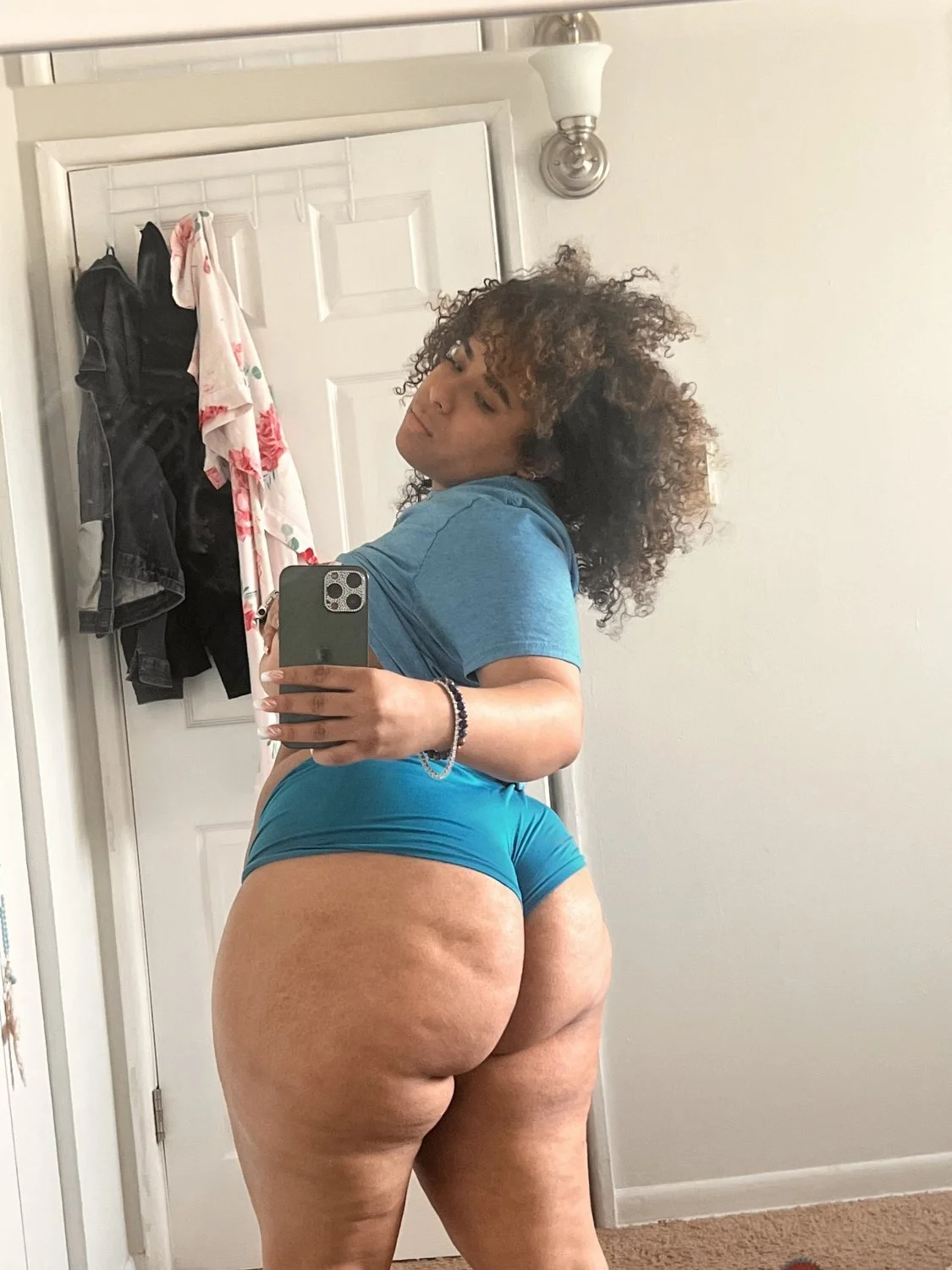 Thick freak with curly hair image 7