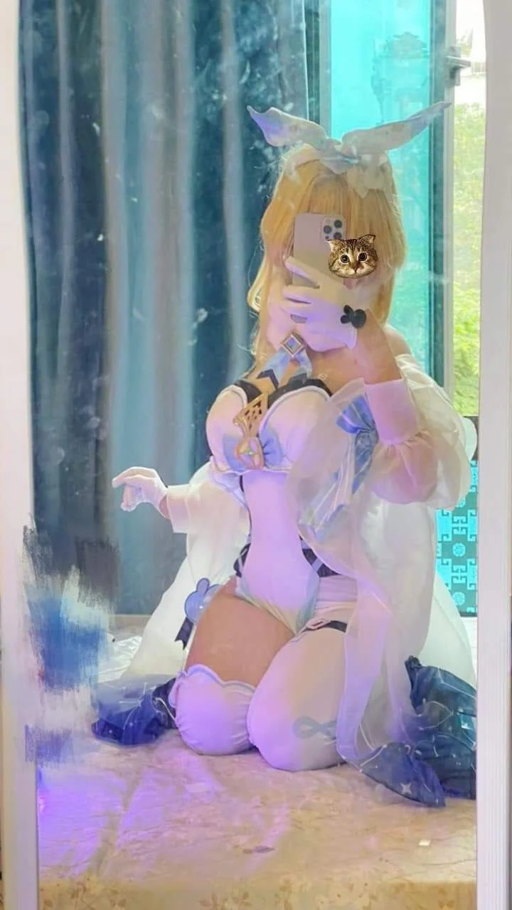 sexy naive cosplayer friend image 11