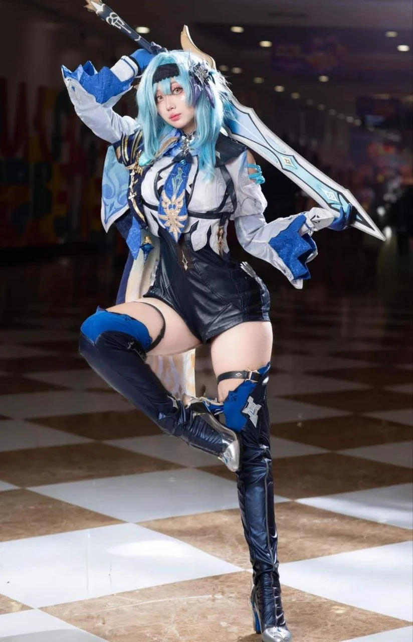 sexy naive cosplayer friend image 4