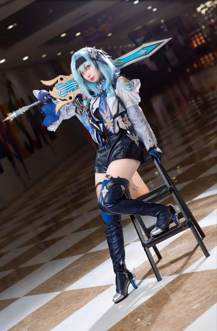 sexy naive cosplayer friend image 6