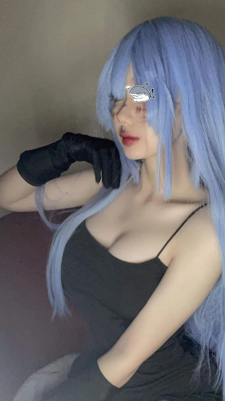 sexy naive cosplayer friend image 9