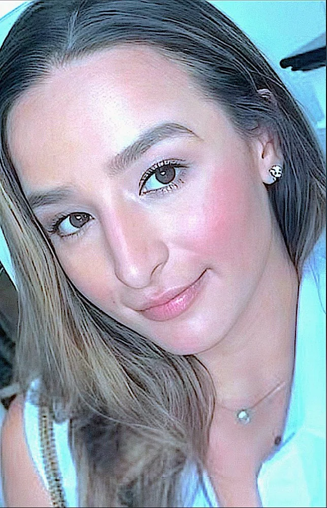 everyone stare right into her eyes and moan ohh lauren those beautiful lips image 2