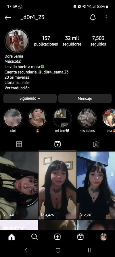 Pendeja trola blanquita culona rica cojiendo de perrito con su amigo cover image