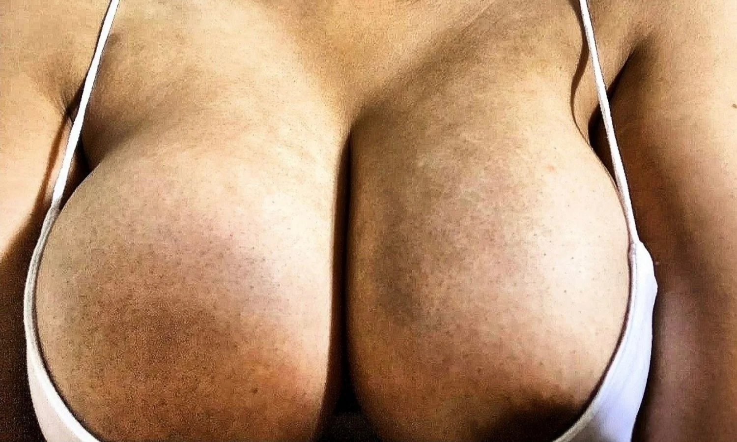 Colombiana milf tetona main image