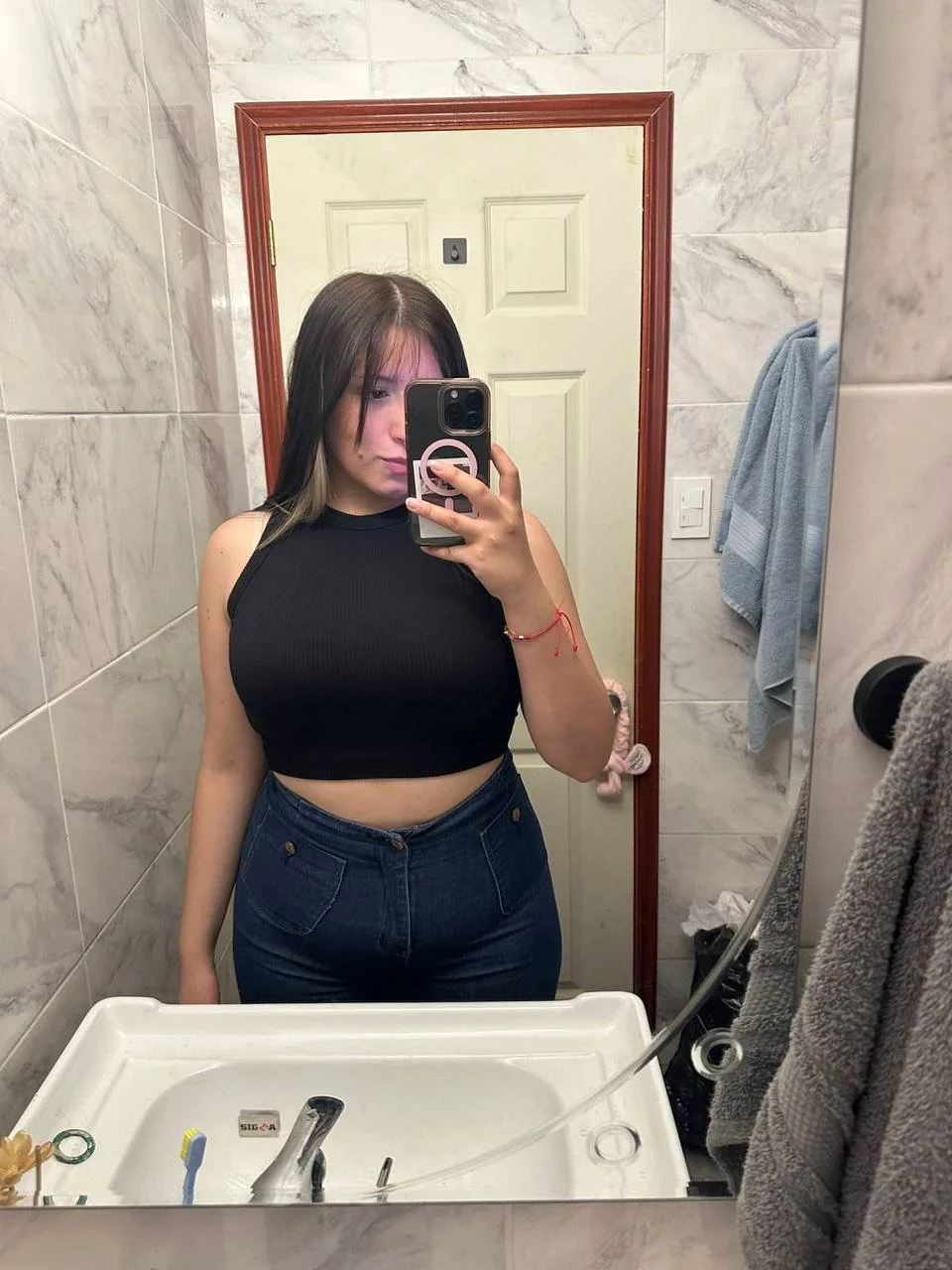 Thick slut gets exposed online image 10