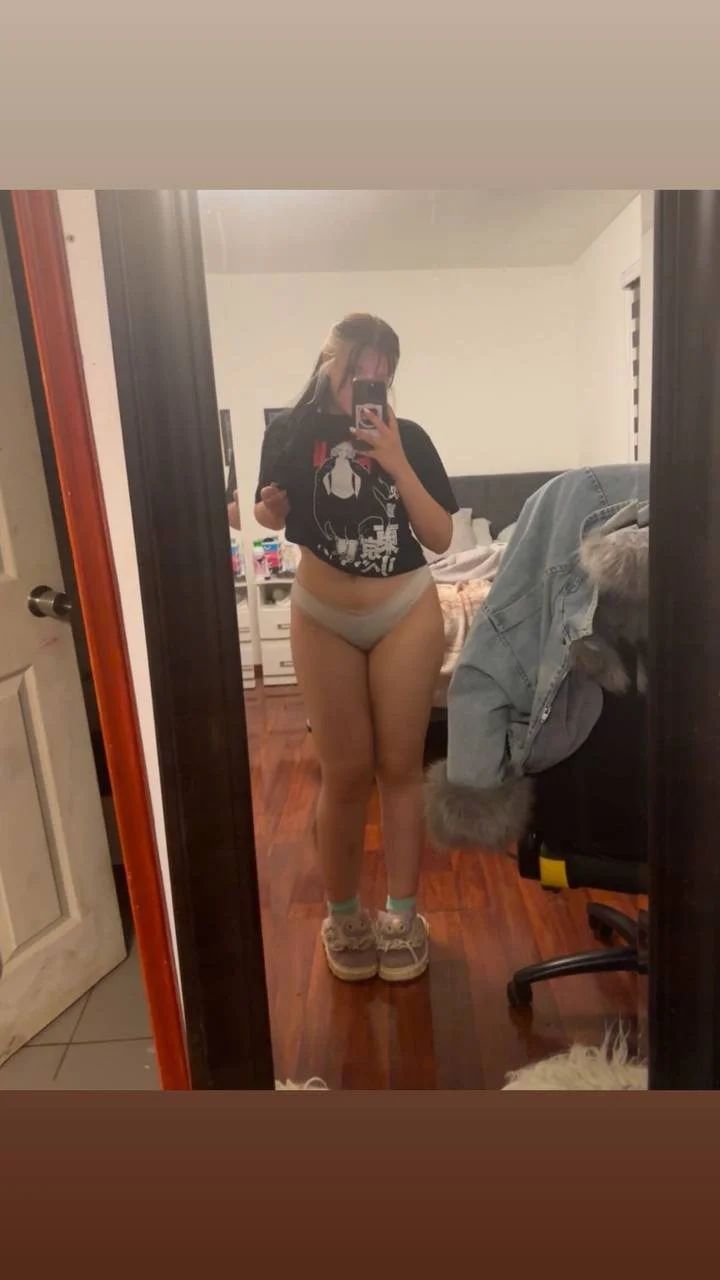 Thick slut gets exposed online image 3