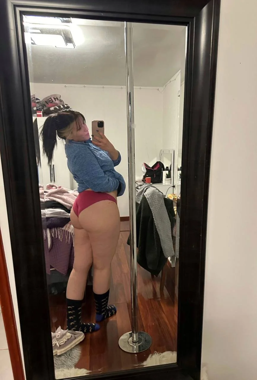 Thick slut gets exposed online image 8