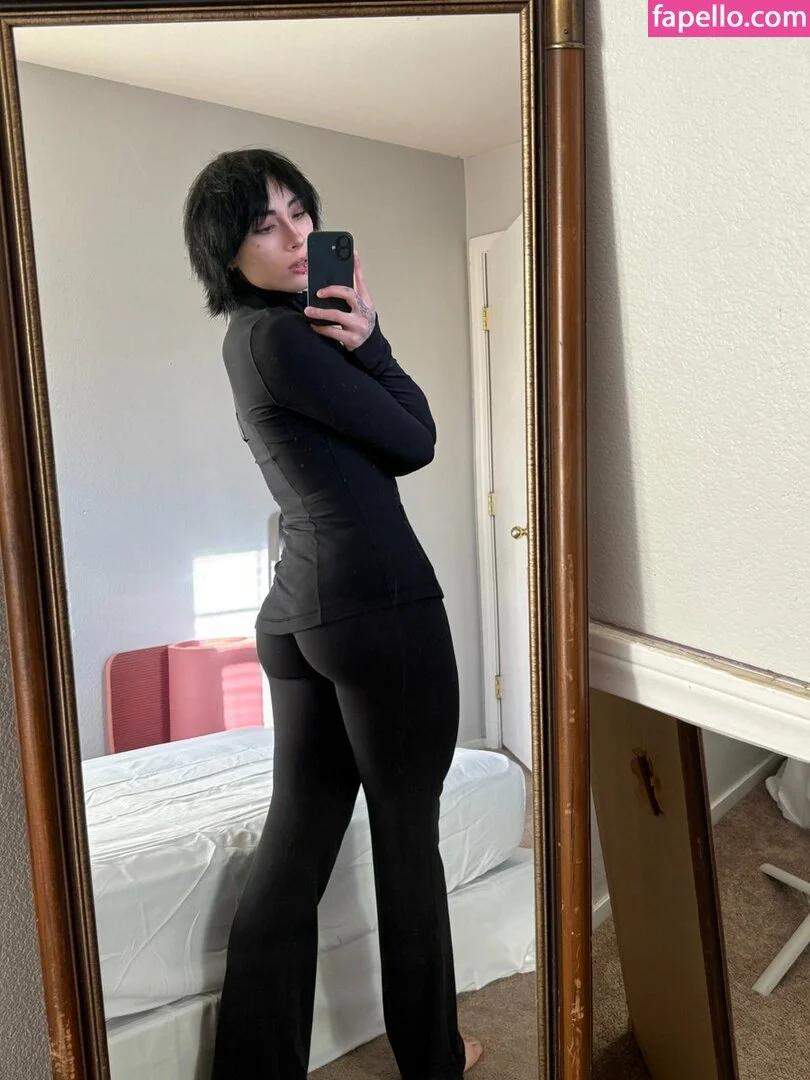 Femboy froufrousam takes bbc dildo and tells you what to do image 2