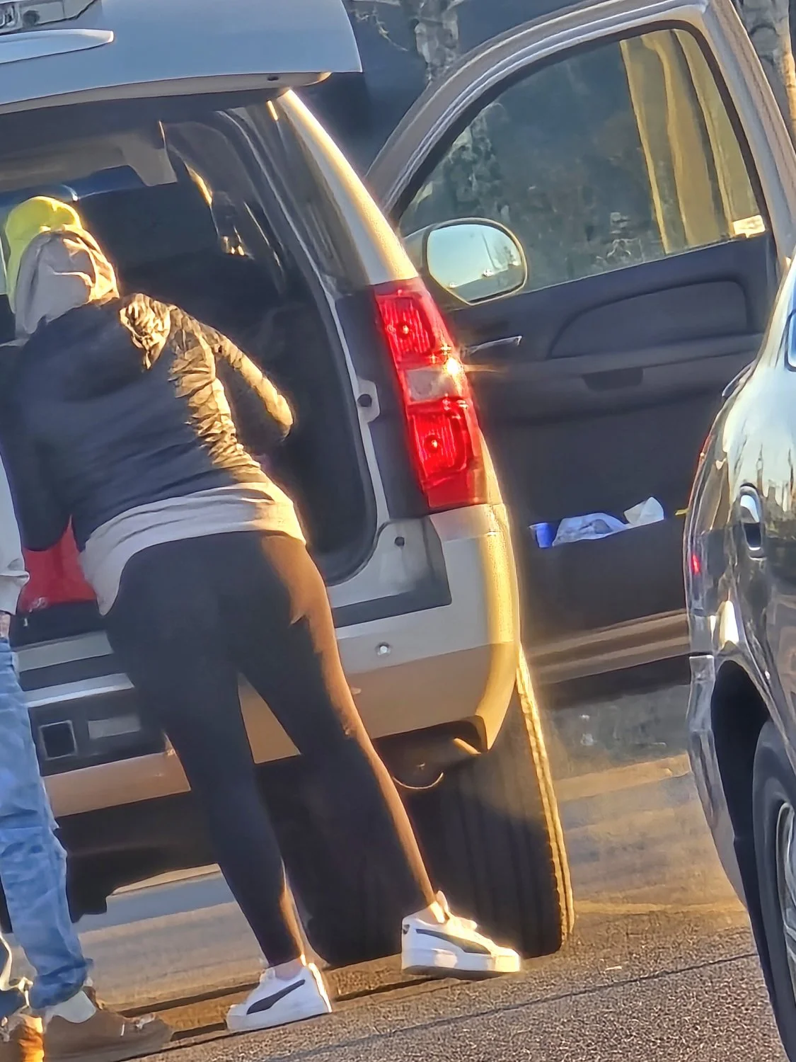 Shopping cheeks image 15