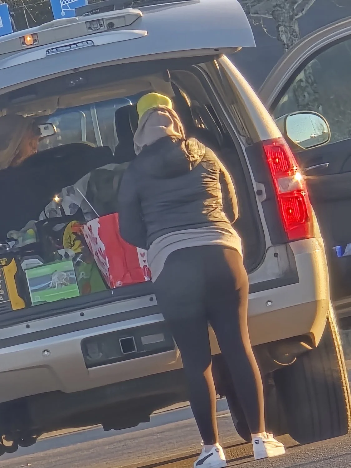 Shopping cheeks image 18