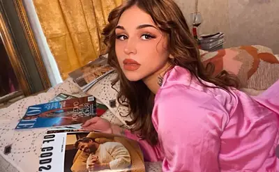 White girl knows how to suck cover image