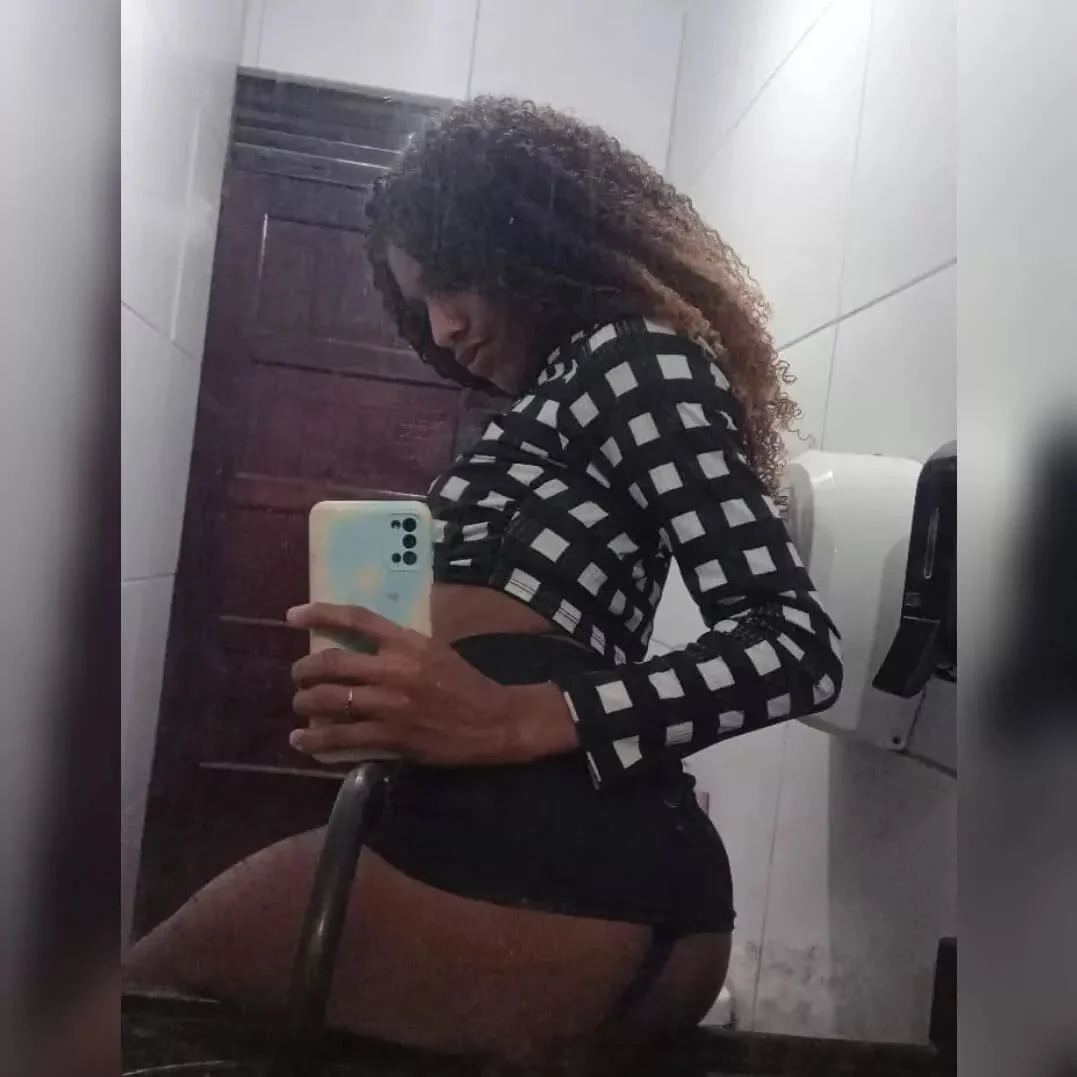 Se eu como vcs imagine essa trans novinha kkk image 3
