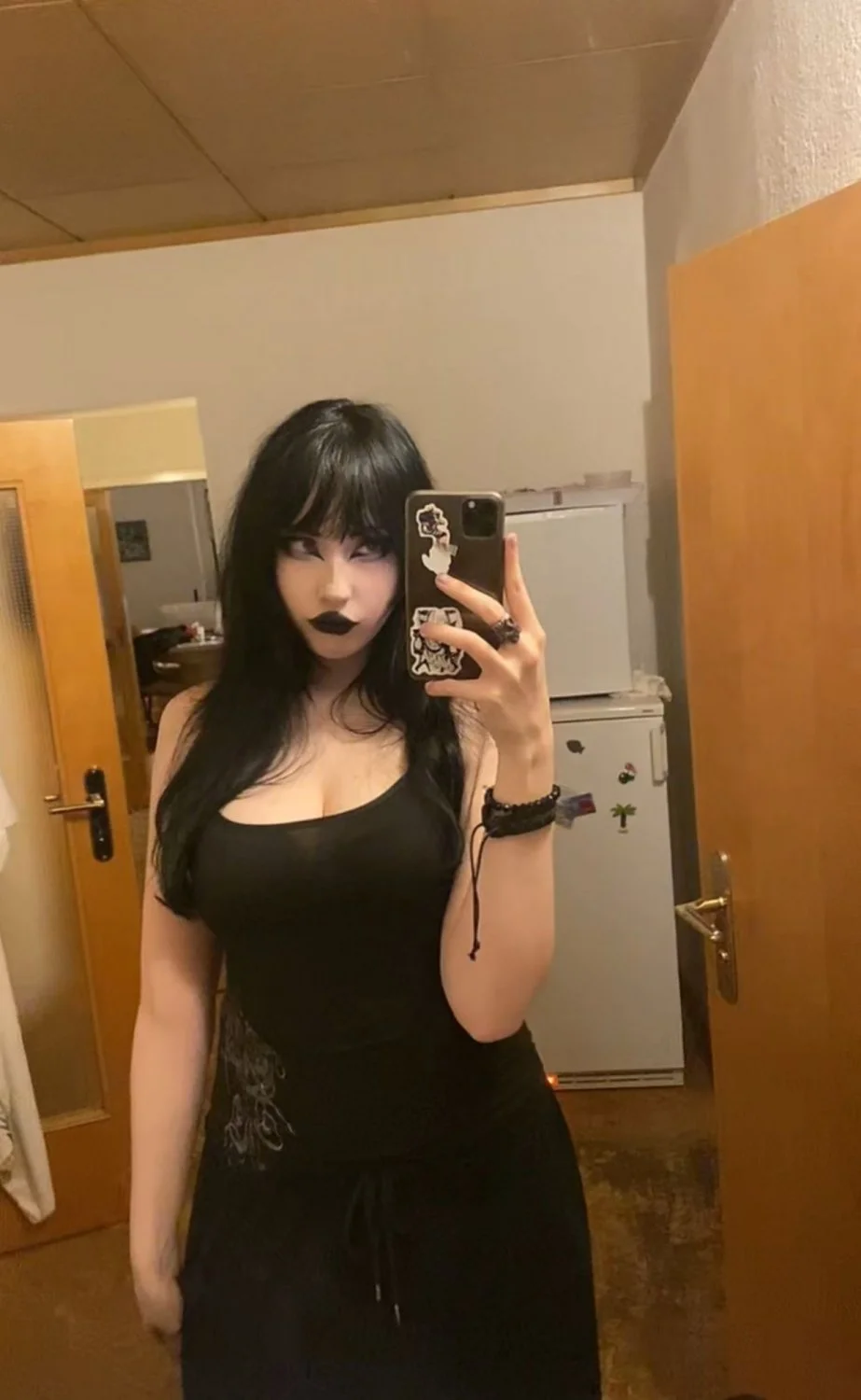 Big booty goth gf fucked main image