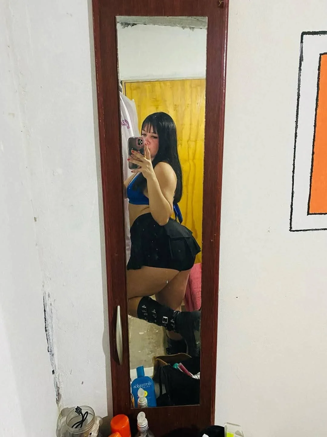 Delícia de vadia cavala se exibindo image 9