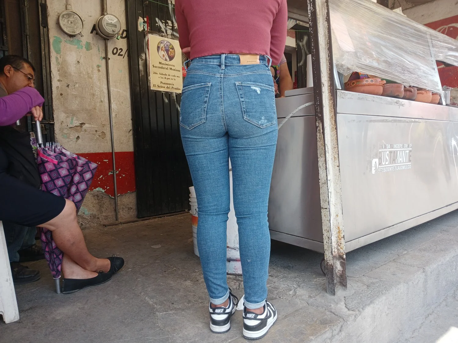 Voyeur Rica nena 18 años en jeans image 11
