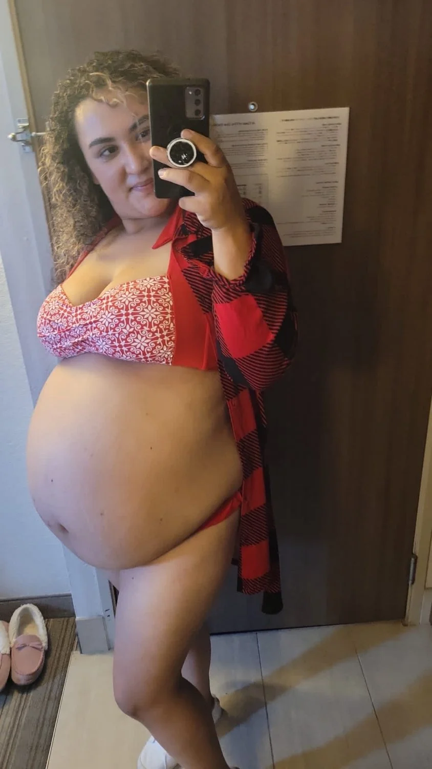 Heavily pregnant mom get fucked image 10