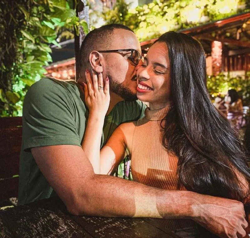 Casal vazou namorada morena safada dando a buceta image 2