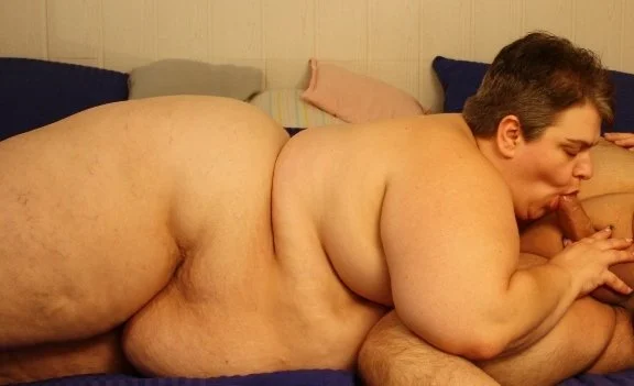 Deutsche SSBBW Fettsau gibt blowjob image 43