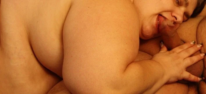 Deutsche SSBBW Fettsau gibt blowjob image 9