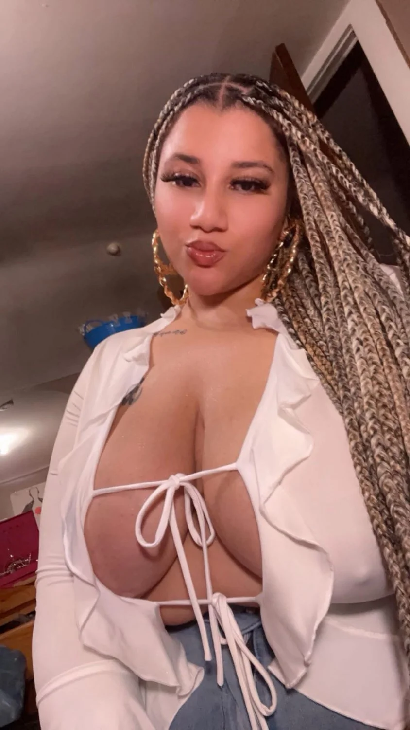 Massive big titty bbw image 4