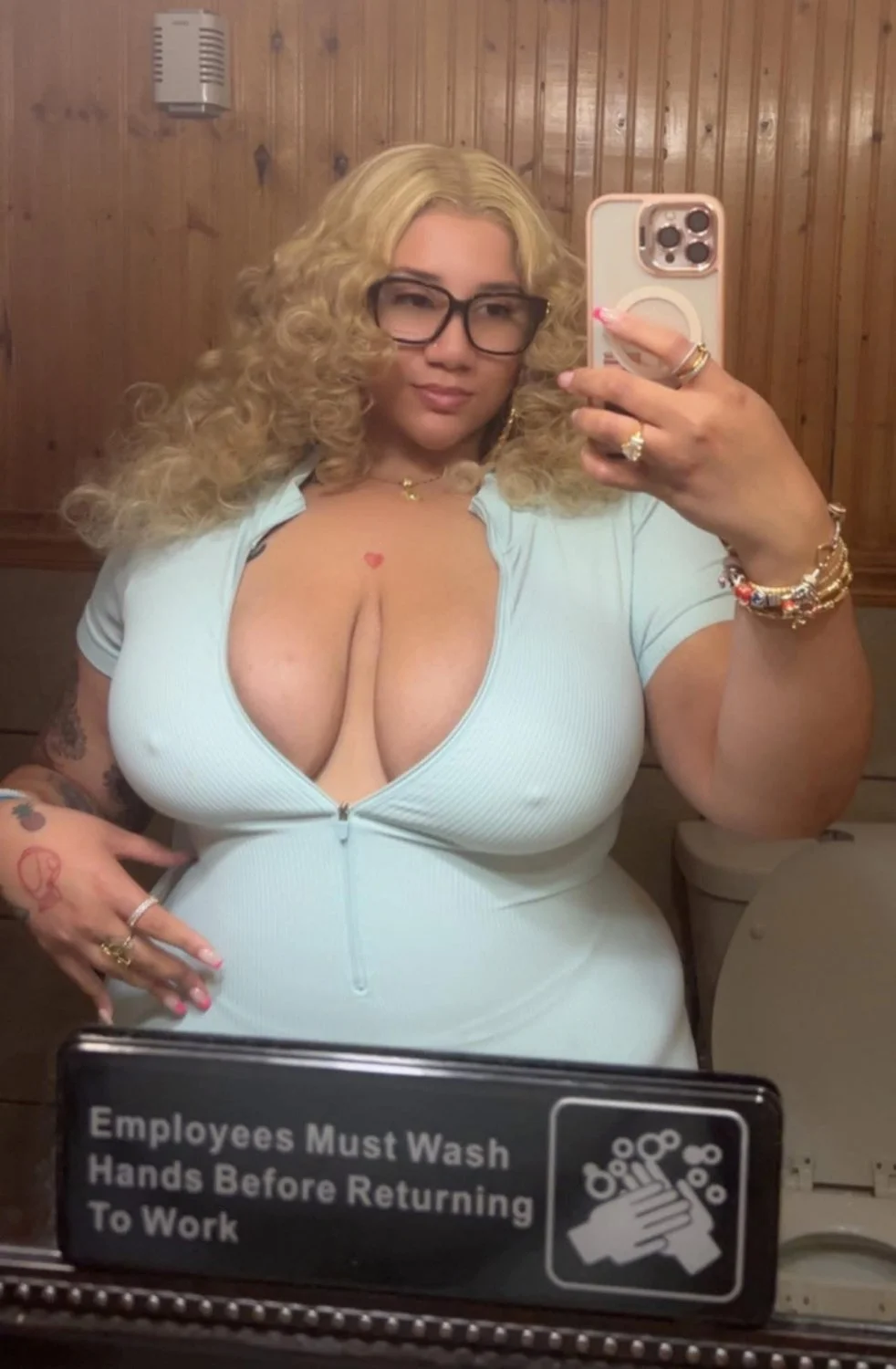Massive big titty bbw image 6