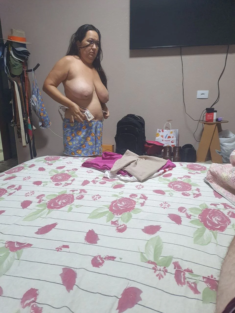 Marido corno safado mostrando a esposa peituda gostosona image 14