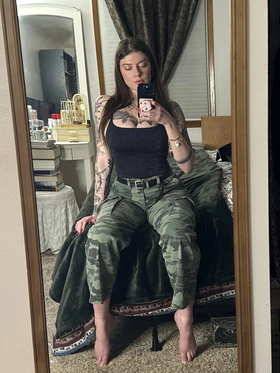 Hot LA tattoo girl main image