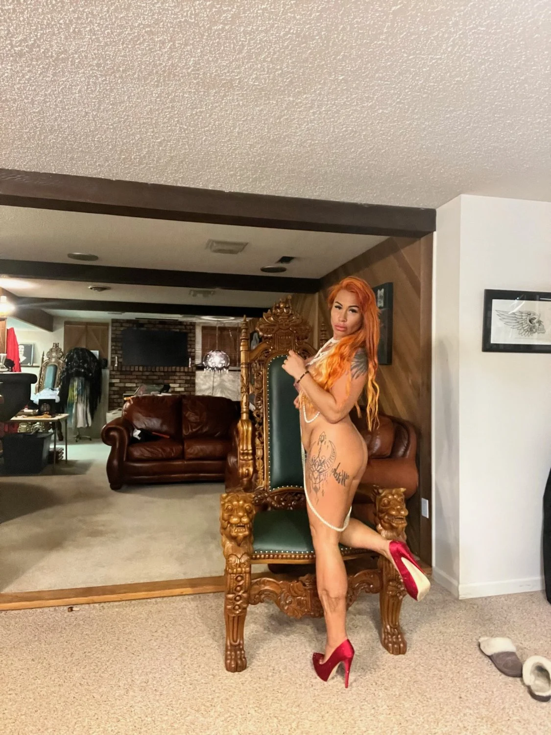 Anyone who likes milf? I'll leave my doors unlocked tonight main image
